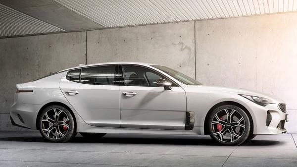 Kia Stinger – объявили цены в России